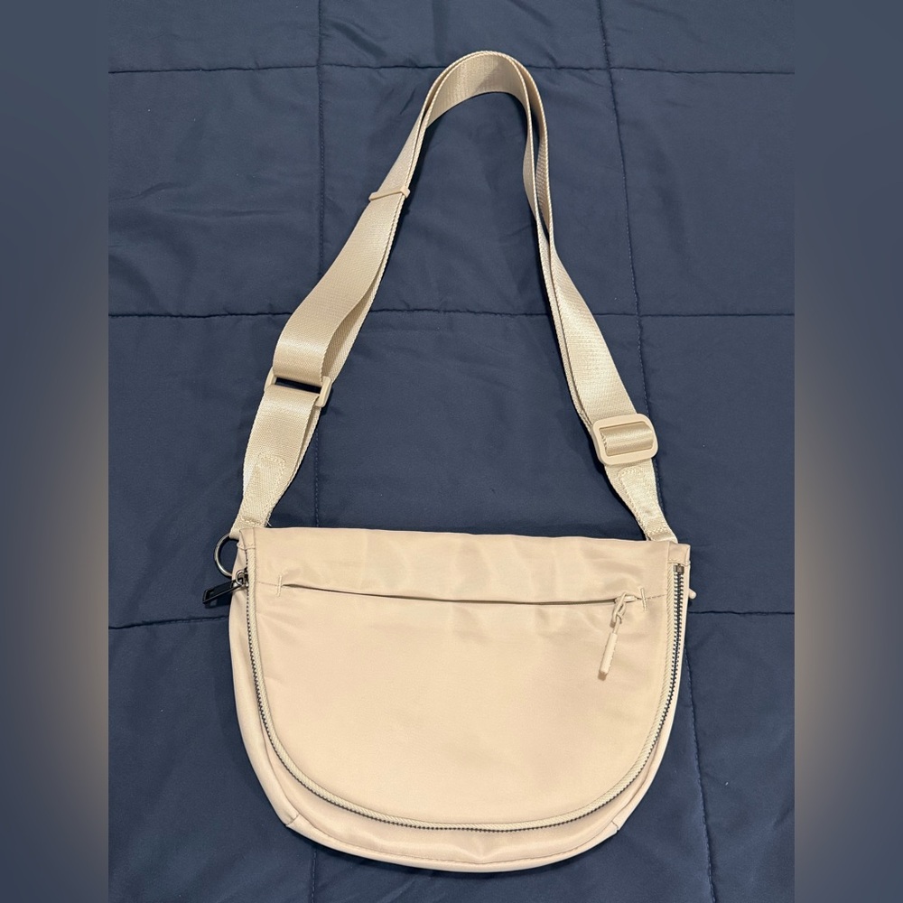 Crescent moon bag with adjustable strap